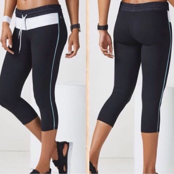 Fabletics Beckham Active Capri Leggings Black Women’s Size M NWOT - Picture 1 of 13